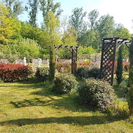 Chateau Des Perichons Poncins Exterior foto