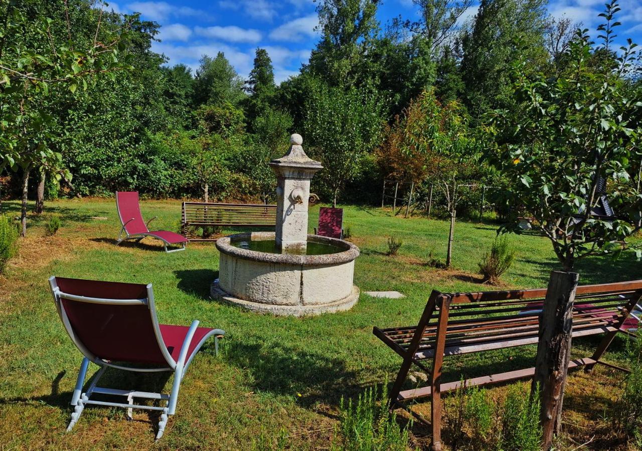 Chateau Des Perichons Poncins Exterior foto